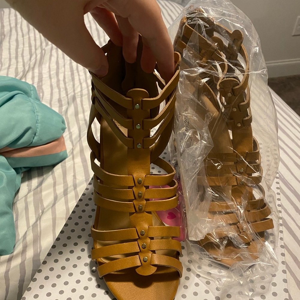 Brand new brown heels